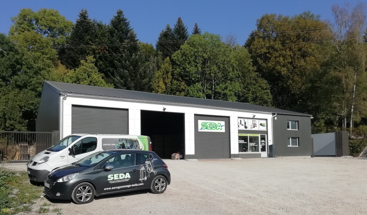 Société SEDA aérogommage bâtiment extérieur vers en montagne